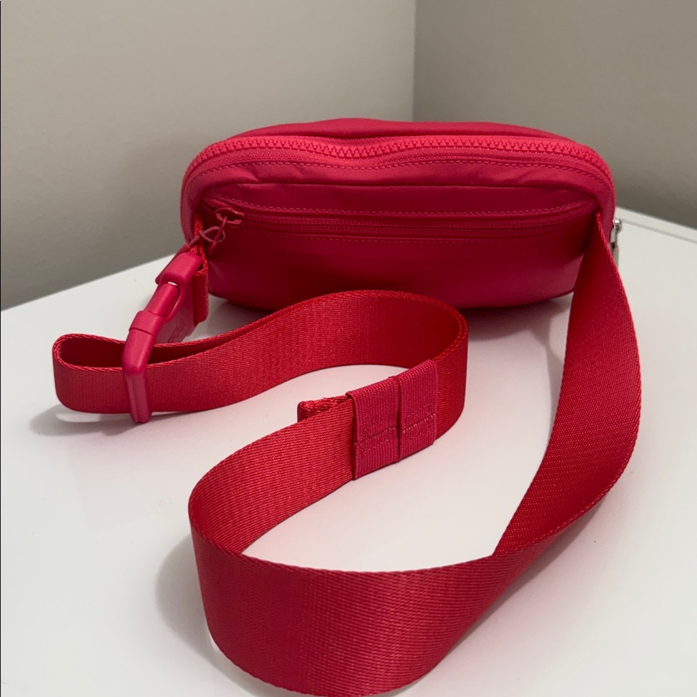 🎀 Lululemon pink belt bag mini sling bag